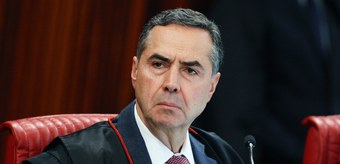 Ministro Roberto Barroso durante sessão administrativa do TSE
