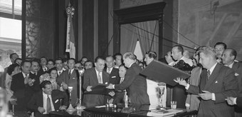Cerimônia de diplomação, no plenário do TSE, dos candidatos eleitos em 1955 Juscelino Kubitschek e João Goulart, para os cargos de presidente e vice-presidente da República, 27.1.1956
Arquivo Nacional