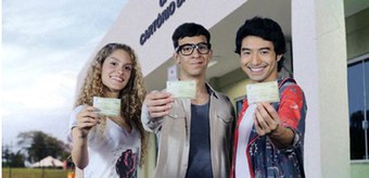 O Tribunal Superior Eleitoral (TSE) e o Tribunal Regional Eleitoral da Bahia (TRE-BA) convocam os jovens baianos que têm 16 e 17 anos para as eleições municipais que acontecerão em outubro deste ano. 