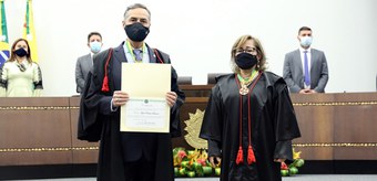 Ministro Luís Roberto Barroso recebe a Medalha do Mérito da Justiça Eleitoral do Estado do  Acre.