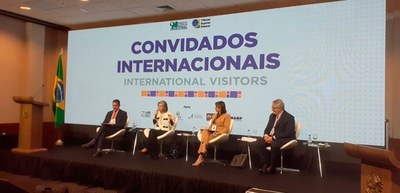 Ministra Cármen Lúcia em evento com convidados internacionais Ministra Cármen Lúcia em evento com convidados internacionais
