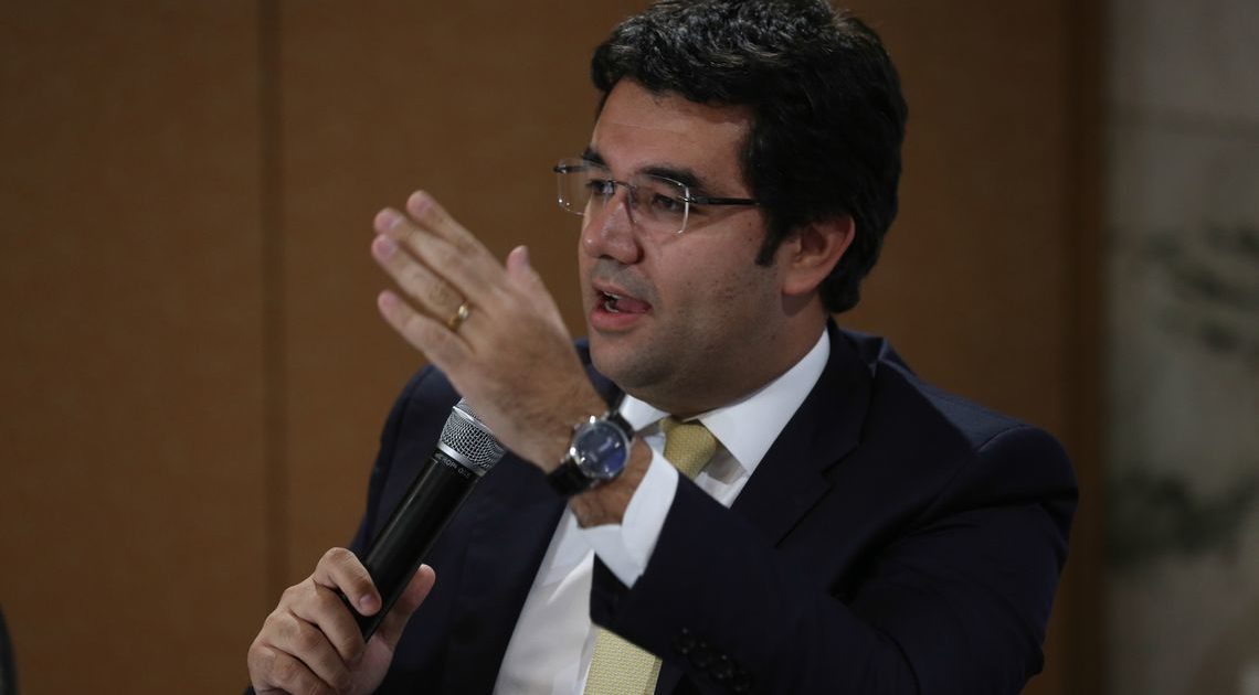 ‘Tentar controlar propaganda eleitoral antecipada é uma bobagem’, diz Guedes