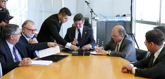 TSE firma novas parcerias com entidades e empresas para combater notícias falsas